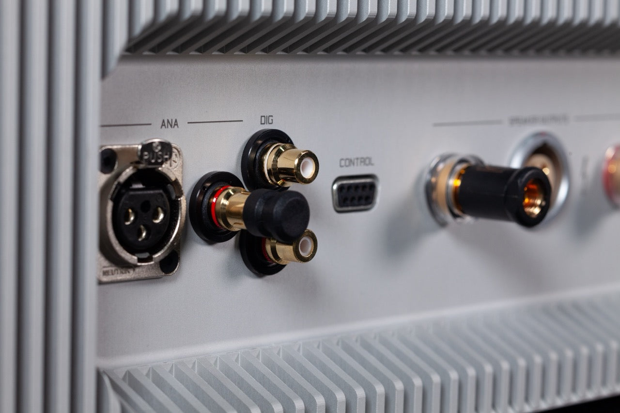 Goldmund Telos 1800