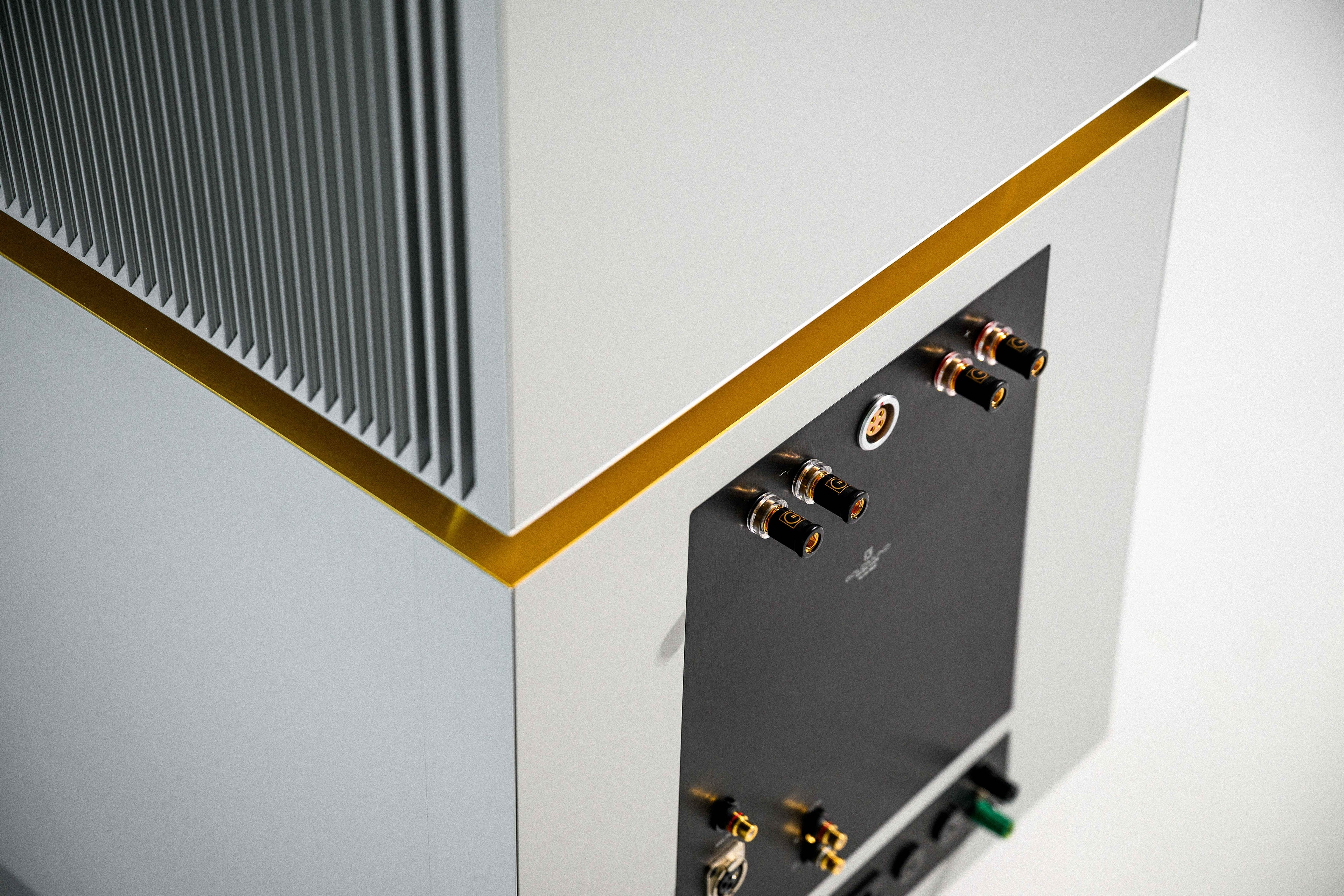 Goldmund Telos 9800 Mono Power Amplifier